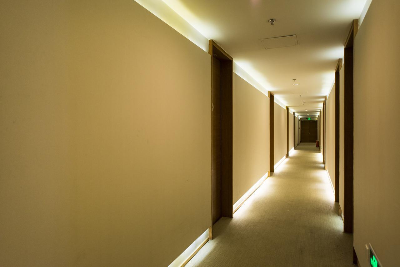 Ji Hotel Shanghai Xujiahui Tianyaoqiao Road Exteriör bild