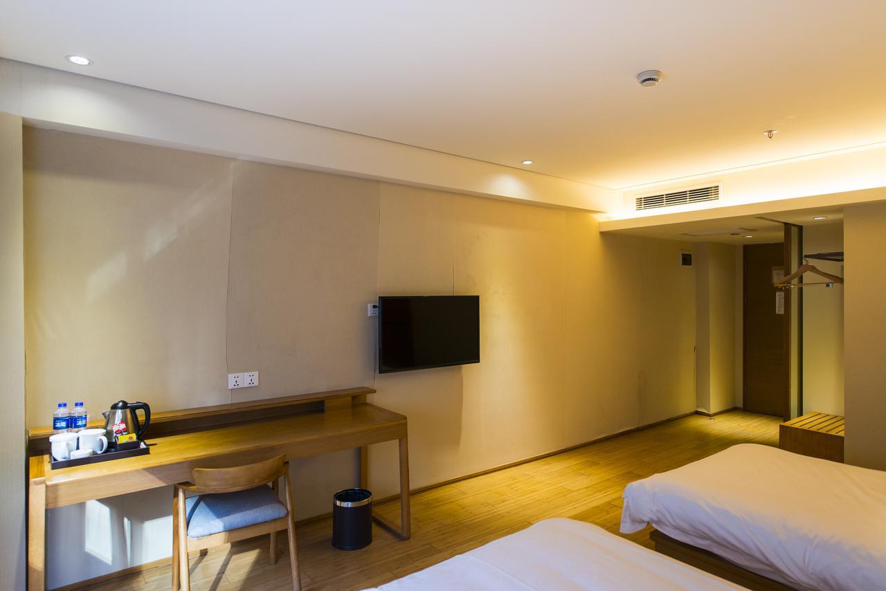 Ji Hotel Shanghai Xujiahui Tianyaoqiao Road Exteriör bild