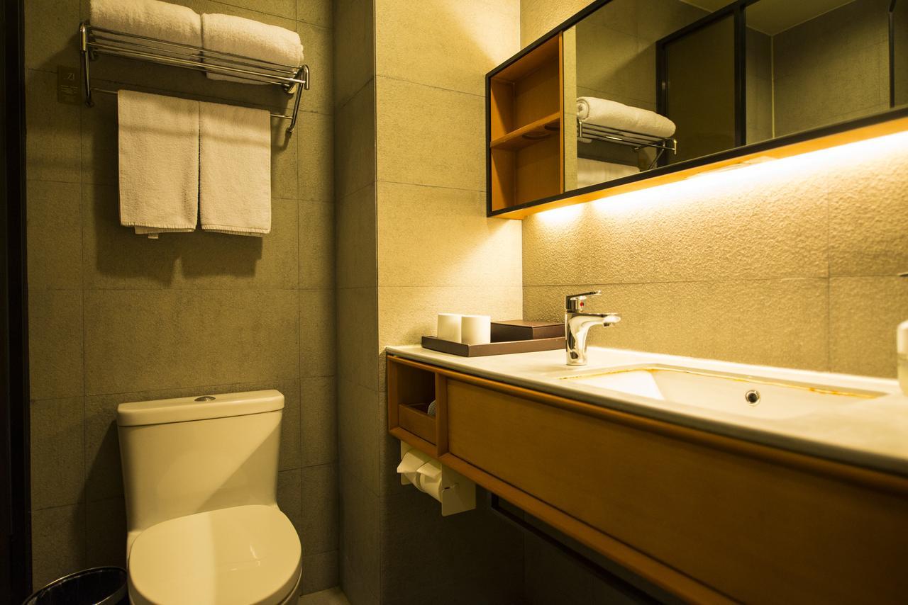 Ji Hotel Shanghai Xujiahui Tianyaoqiao Road Exteriör bild