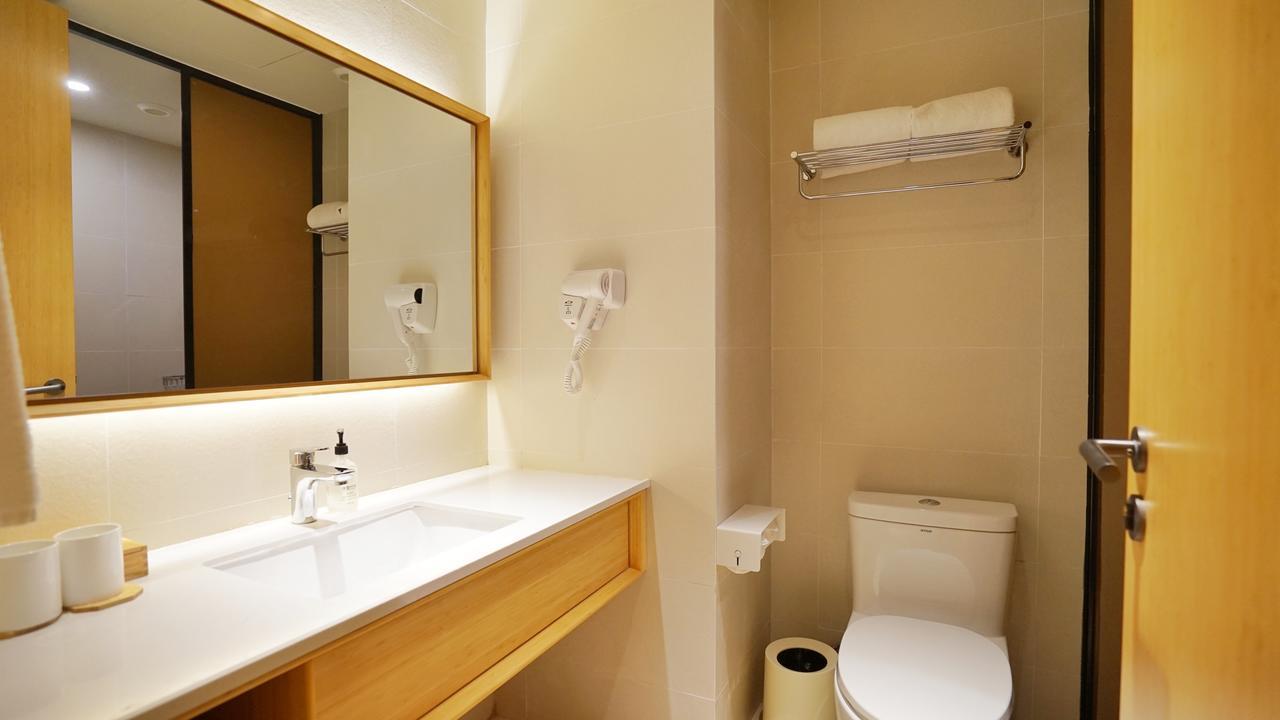 Ji Hotel Shanghai Xujiahui Tianyaoqiao Road Exteriör bild