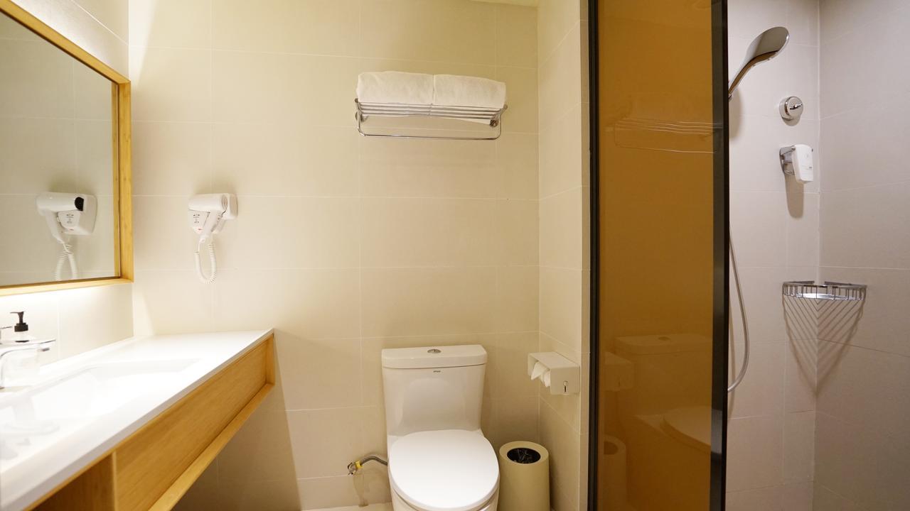 Ji Hotel Shanghai Xujiahui Tianyaoqiao Road Exteriör bild