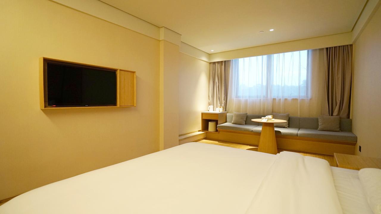 Ji Hotel Shanghai Xujiahui Tianyaoqiao Road Exteriör bild